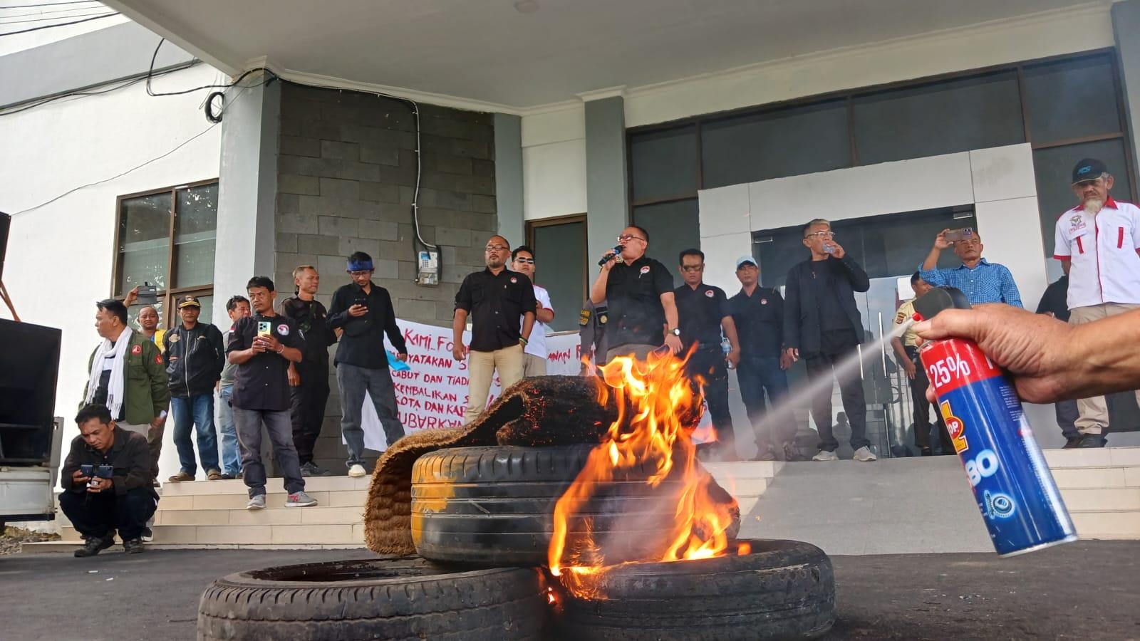 Puluhan LSM Aksi Protes PPBD, Tuntut KCD Wilayah XII Tasikmalaya Dibubarkan