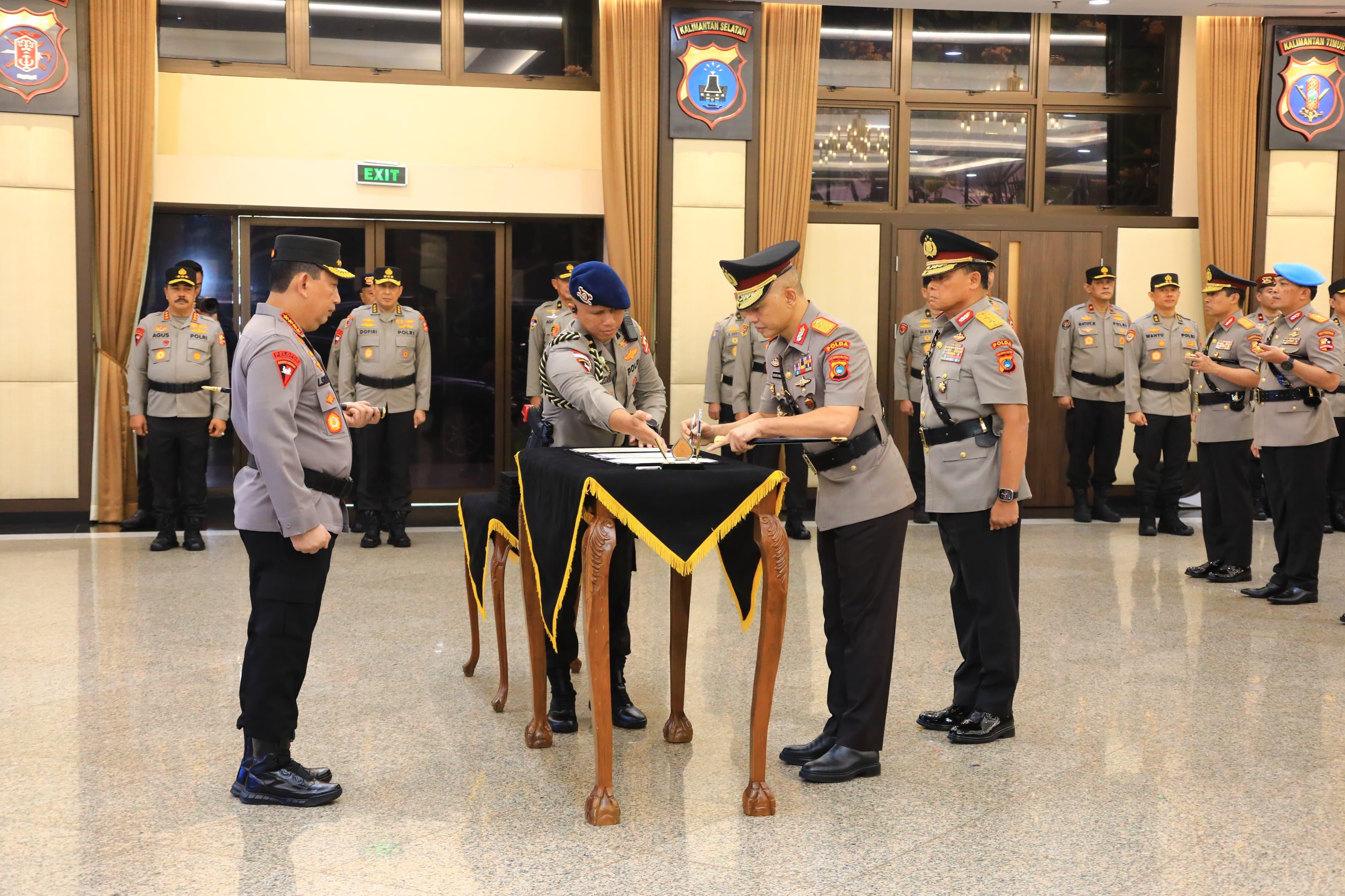 Kapolri Pimpin Upacara Kenaikan Pangkat dan Sertijab Pati Polri