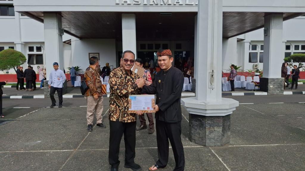 Ivan Dicksan Mantan Sekda Kota Tasikmalaya Pensiun dari ASN, Terima SK dari Pj Wali Kota