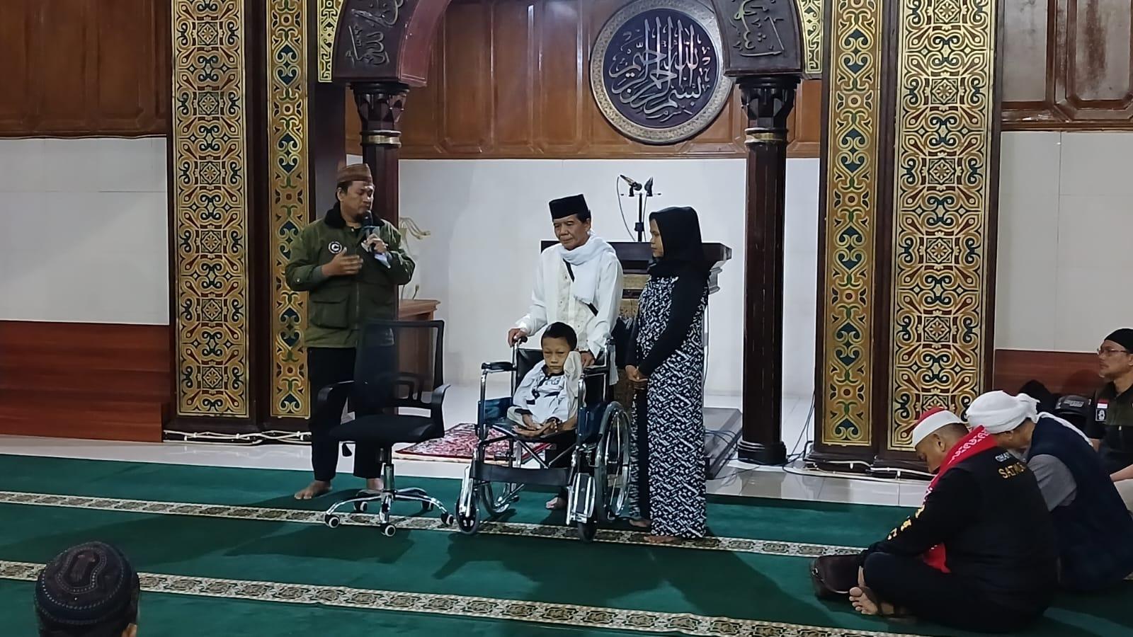 Komunitas Bikers Subuhan Satmori Tasikmalaya Beri Bantuan Kursi Roda untuk Penyandang Disabilitas Daksa