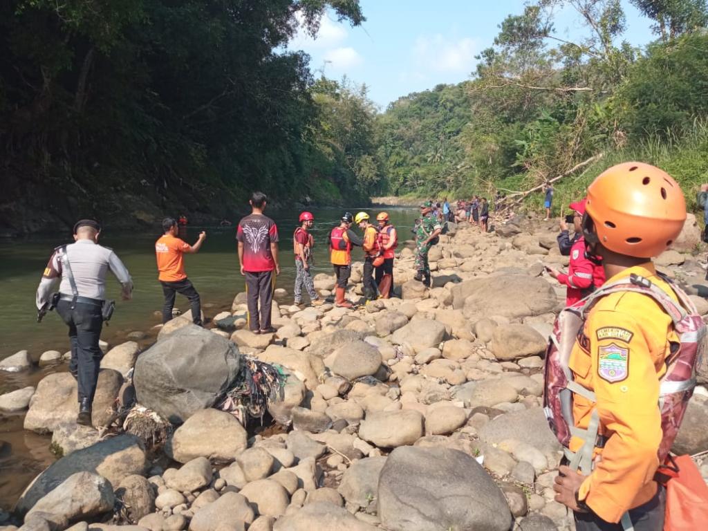 BPBD Ciamis Lakukan Pencarian Pemuda Diduga Meloncat dari Jembatan Cirahong