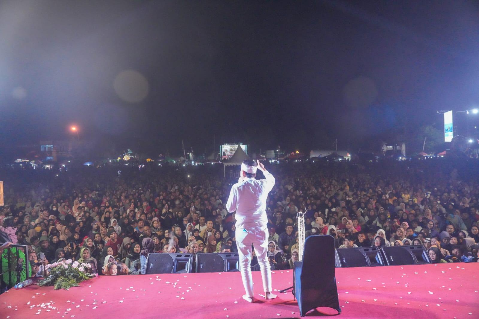 Dedi Mulyadi di Alun-alun Manonjaya Tasikmalaya Disambut Histeris Puluhan Ribu Warga