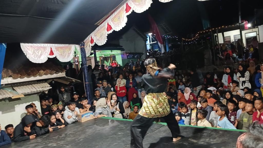 Ribuan Warga Pasanggrahan Tasikmalaya Antusias Saksikan Pencak Silat dalam Rangka HUT ke-79 RI
