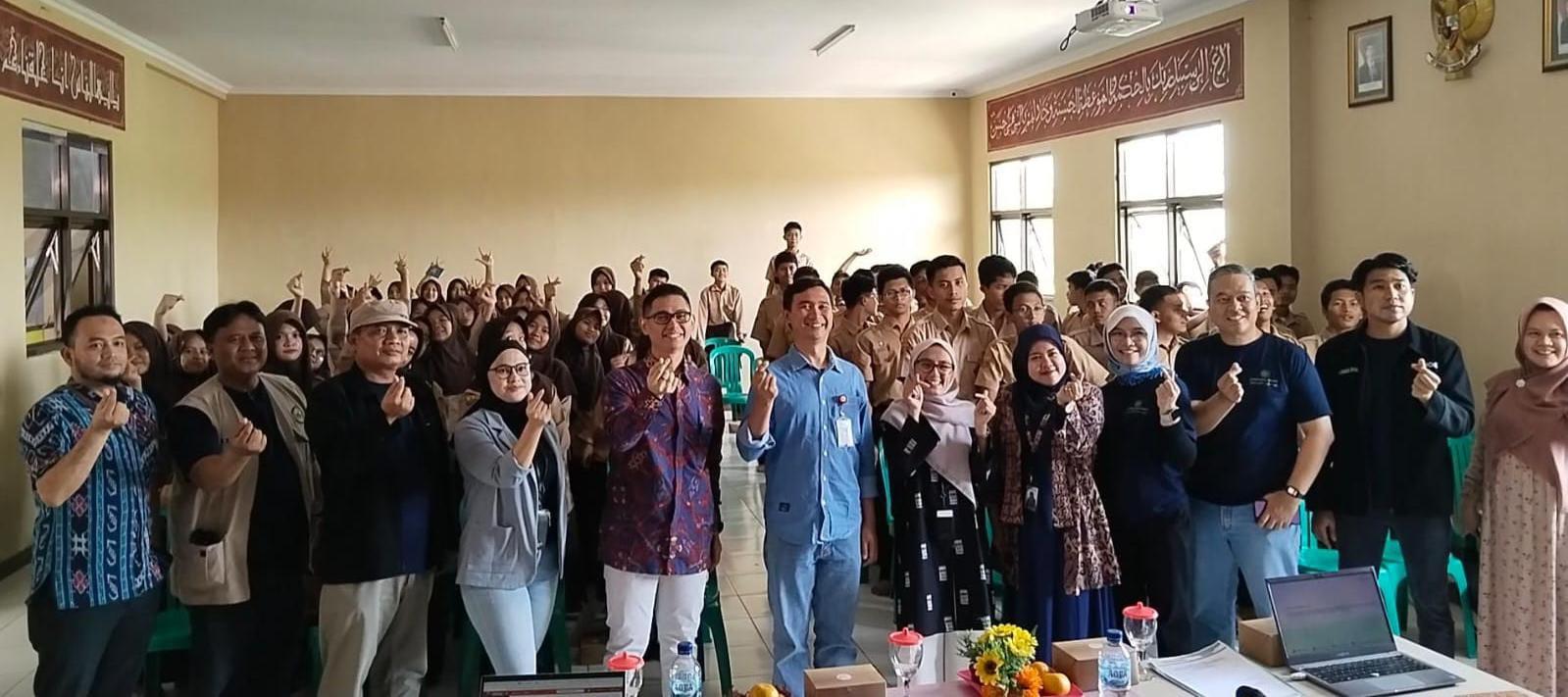 Tim PPM FEB Unsil Tasikmalaya Gelar Literasi Keuangan untuk Pelajar SMK Al-Ikhwan