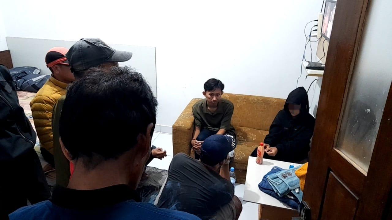 Warga Paledang Tasikmalaya Gerebek Rumah Kos, Disewakan Per Jam Diduga Dijadikan Lokasi Prostitusi