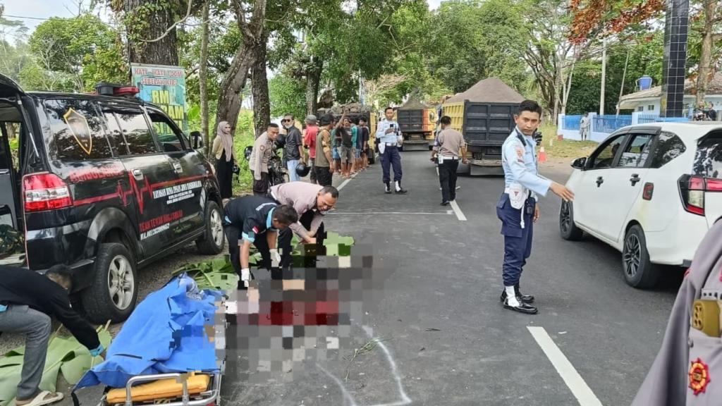 Motor VS Truk di Depan Mako Lanud Wiriadinata Tasikmalaya, Pelajar Tewas di Tempat