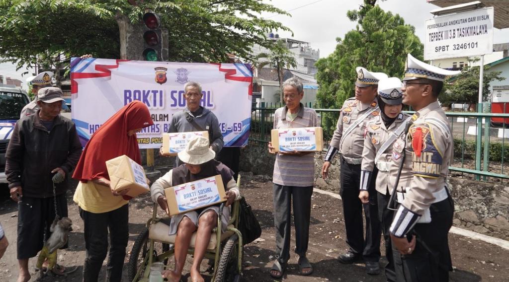 Satlantas Polres Tasikmalaya Kota Rayakan HUT ke-69 dengan Bakti Sosial
