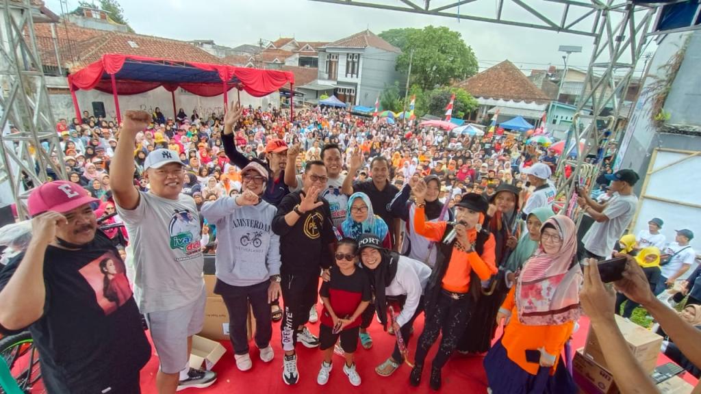 Meriah! Warga Lengkongsari Serukan Jadikeun! untuk Pasangan Ivan-Dede di Pilkada Tasikmalaya 2024
