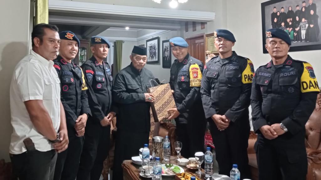 Baru Menjabat, Komandan Batalyon D Pelopor Sat Brimob Polda Jabar Silaturahmi ke Pondok Pesantren Cipasung