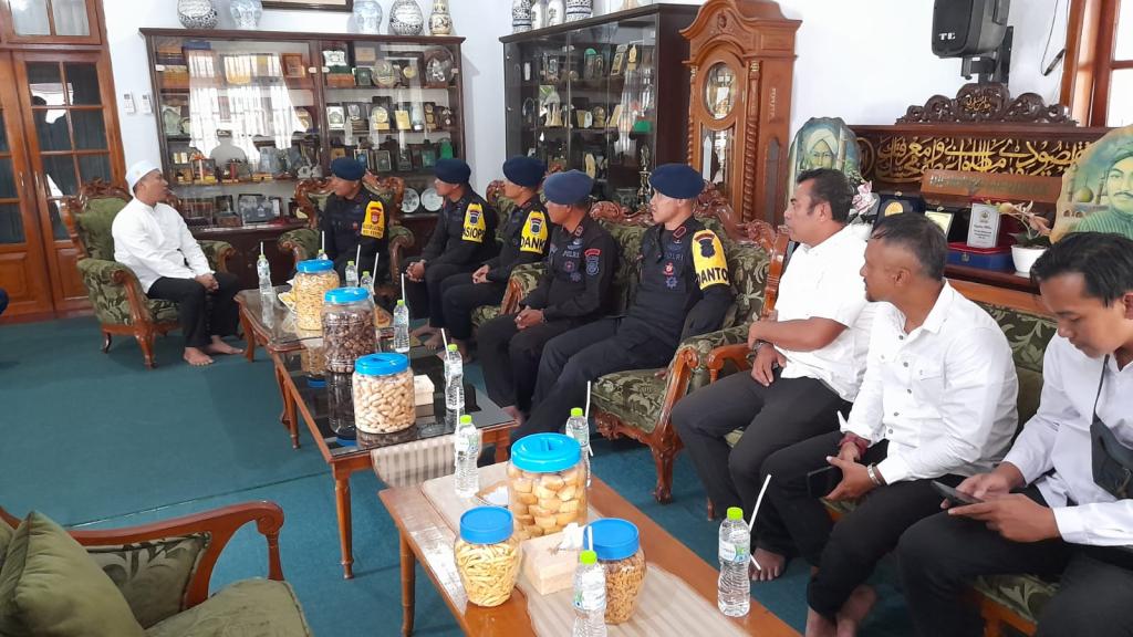 Silaturahmi ke Ponpes Suryalaya, Danyon D Pelopor Satbrimob Polda Jabar Siap Kolaborasi dengan Pesantren
