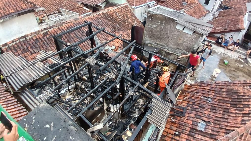 Kebakaran Hanguskan Rumah Dua Lantai di Kampung Empang Wetan Tasikmalaya