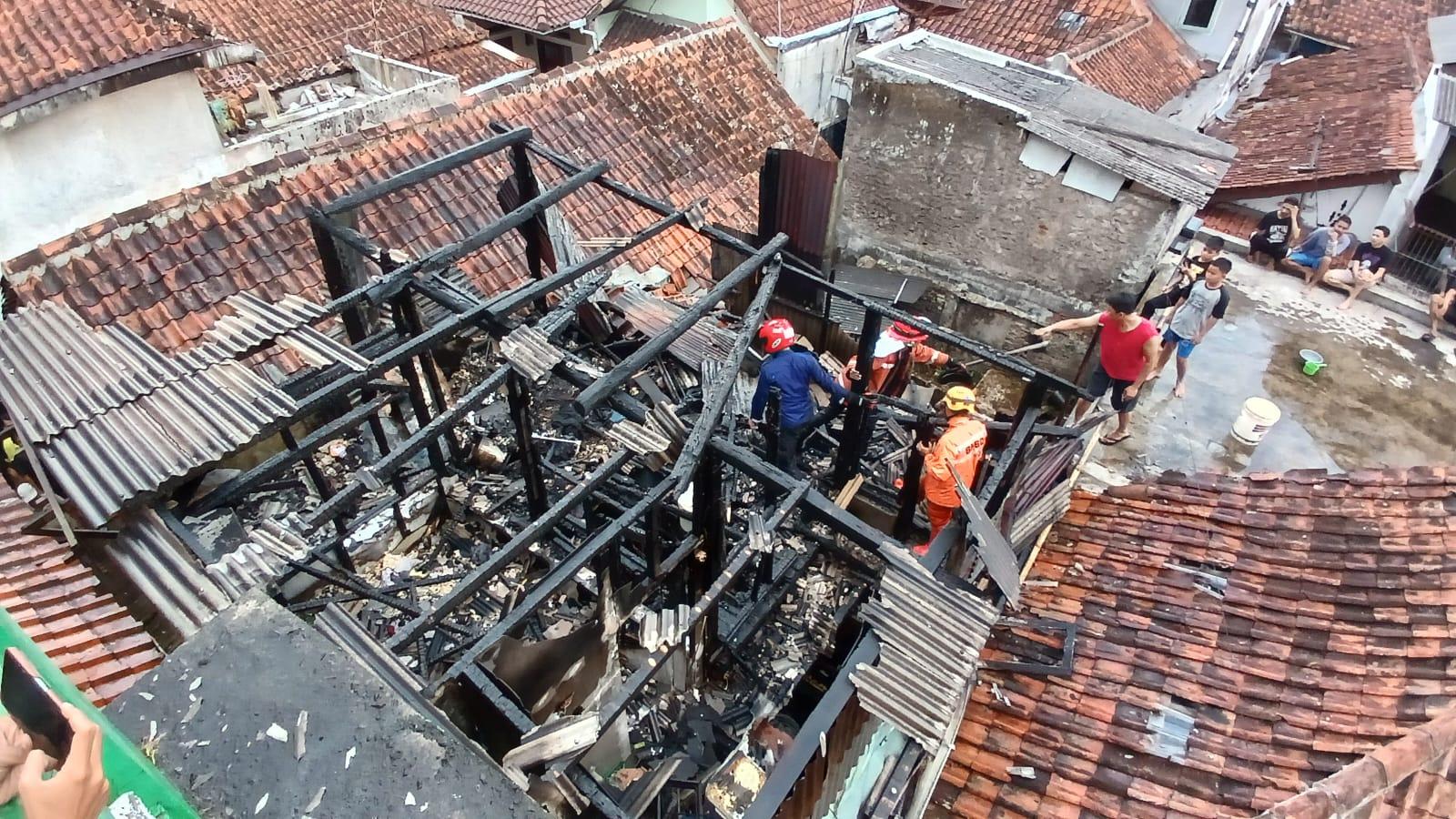 Kebakaran Hanguskan Rumah Dua Lantai di Kampung Empang Wetan Tasikmalaya