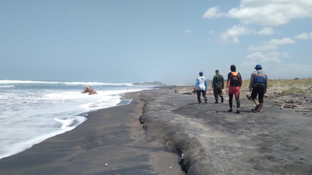Hari Ketiga Pencarian Seorang Nelayan Hilang di Pantai Cikolomberan Garut Belum Ditemukan