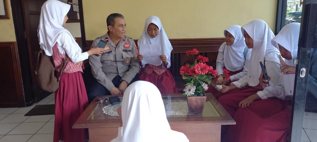 Polsek Indihiang Tasikmalaya 'Digeruduk' Siswa SD, Polisi Dicecar Pertanyaan