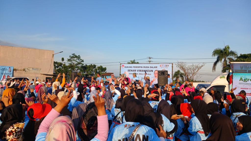 Ratusan Warga Tasikmalaya Meriahkan Senam Vimankeun Bersama Pedangdut Cucu Cahyati