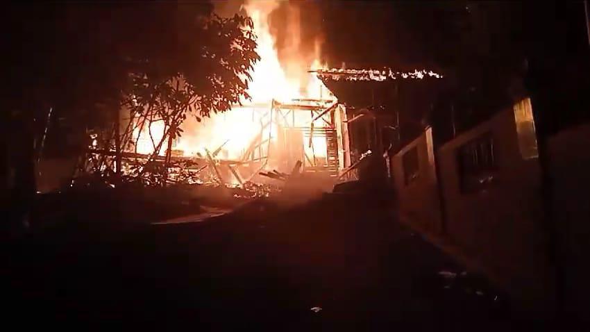 Dua Rumah Semi Permanen di Tamansari Tasikmalaya Terbakar, Damkar Sulit Jangkau Lokasi