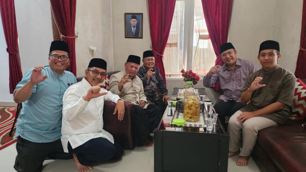 Ivan Dicksan Sowan ke Ponpes Riyadlul Ulum Wadda'wah Condong, Minta Doa Restu Jelang Pilkada Kota Tasikmalaya