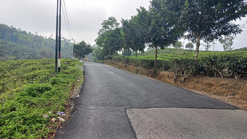 Setelah Lama Rusak, Jalan Berlubang di Taraju Tasikmalaya Mulai Diperbaiki