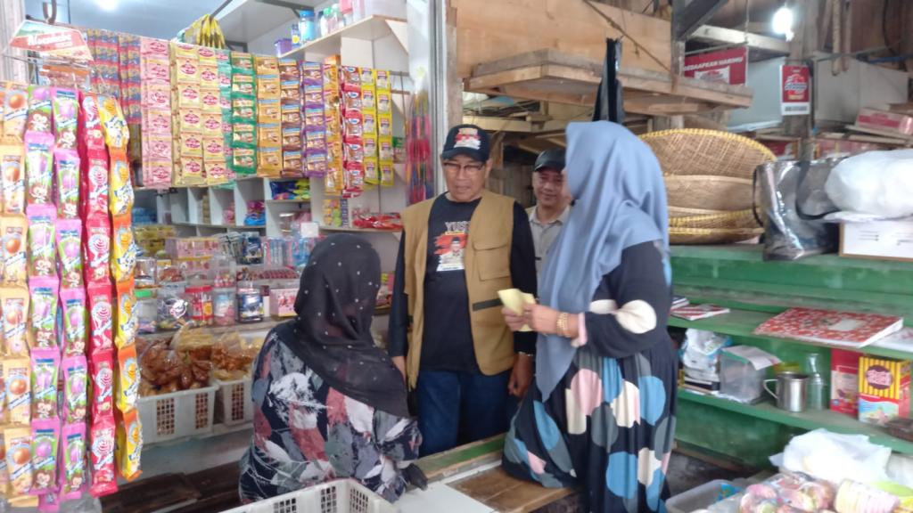 Blusukan ke Pasar Cikurubuk, Yusuf-Hendro Janji Jika Terpilih Perbaiki Total Fasilitas