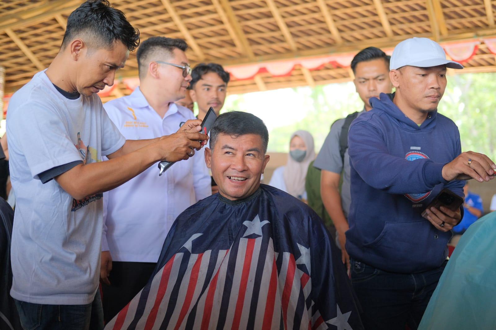 Deklarasi Dukungan Pangkas Rambut Garut untuk Dedi-Erwan: Sambut Pilgub Jabar 2024