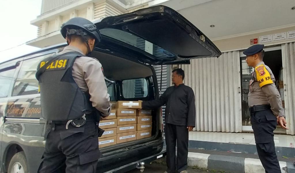 Paku Alat Coblos untuk TPS Kabupaten Tasikmalaya Dikawal Polisi Bersenjata: Ini Aset Negara