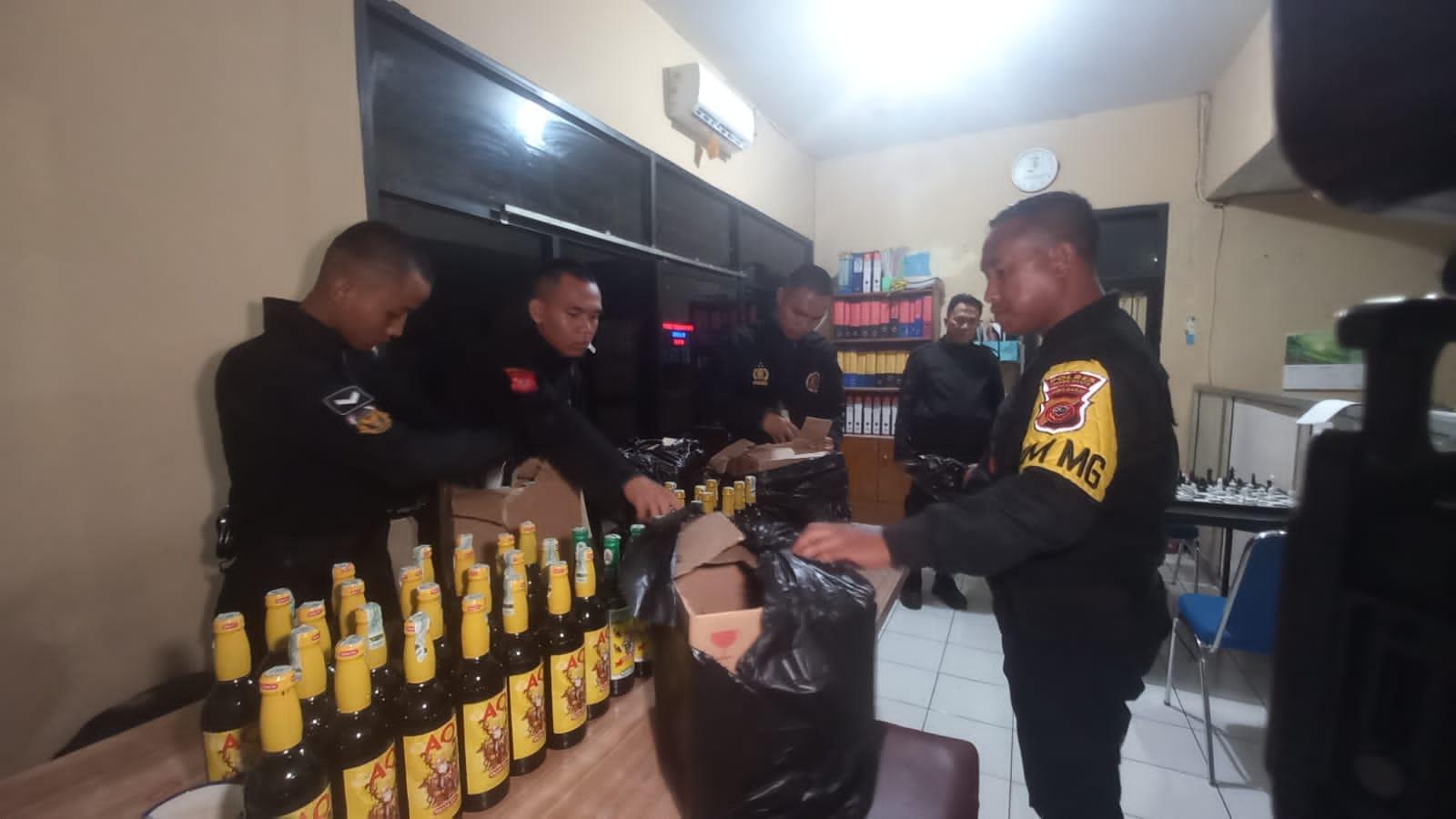 Maung Galunggung Terkam Mobil Pengangkut Miras Usai Kejar-kejaran dari Kota Tasikmalaya hingga Ciawi