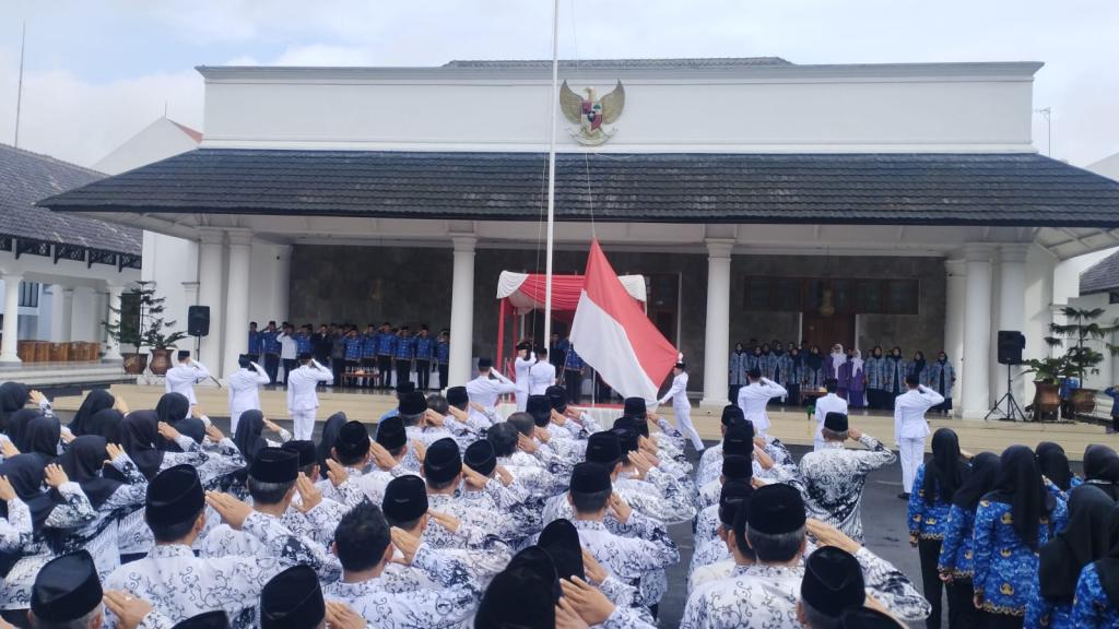 Upacara Gabungan HUT Korpri, PGRI, dan HKN: Komitmen Ciamis Wujudkan Pelayanan Terbaik