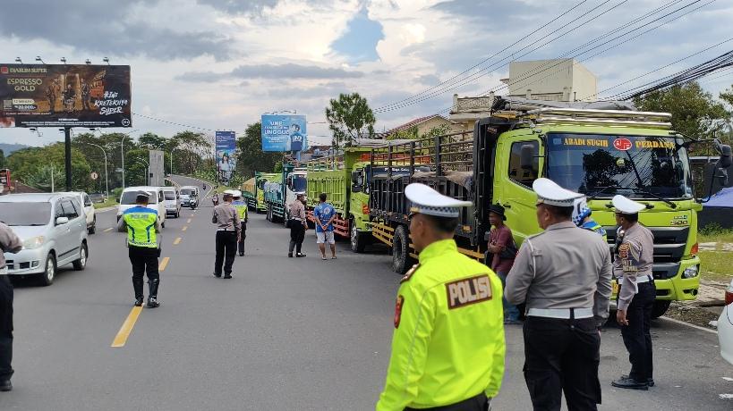 Antisipasi Kepadatan Lalu di Jalur Gentong, Satlantas Polres Tasikmalaya Kota Tertibkan Truk Besar