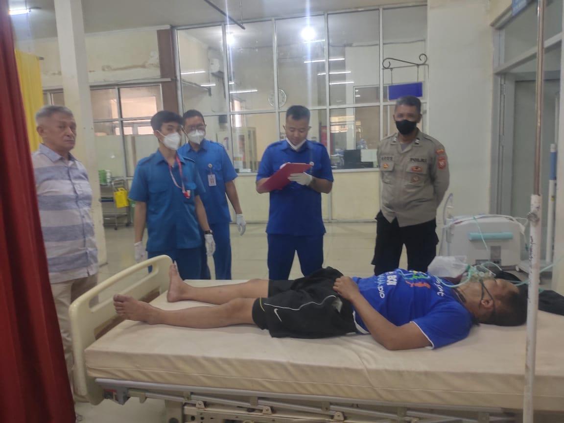 Polsek Cihideung Evakuasi Seorang Pria Lanjut Usia yang Pingsan di Pinggir Jalan Wilayah Padayungan Tasikmalaya