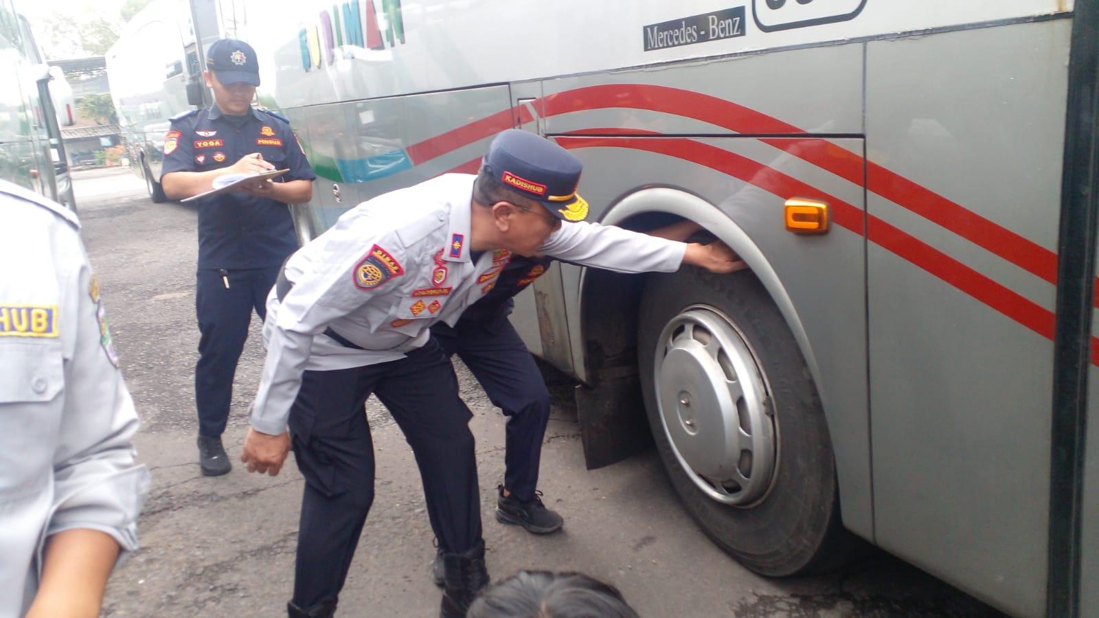 Dishub Ciamis Periksa Kelaikan Bus Angkutan Mudik 2025