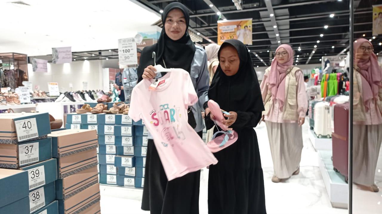 Keceriaan Anak Yatim di Tasikmalaya Beli Baju Baru untuk Lebaran