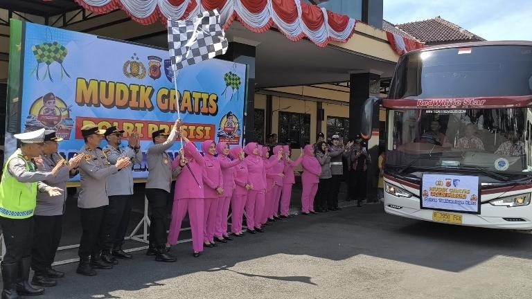 Mudik Gratis 2025 Polres Tasikmalaya Kota, 55 Pemudik Diberangkatkan ke Yogyakarta dan Solo
