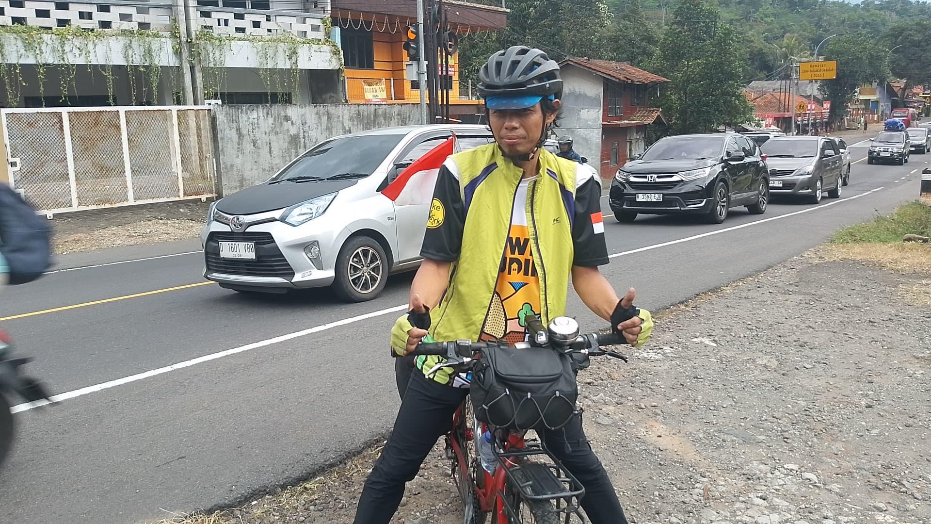 Kisah Uus, Pemudik Bersepeda dari Bekasi ke Tasikmalaya Ditempuh 28 Jam