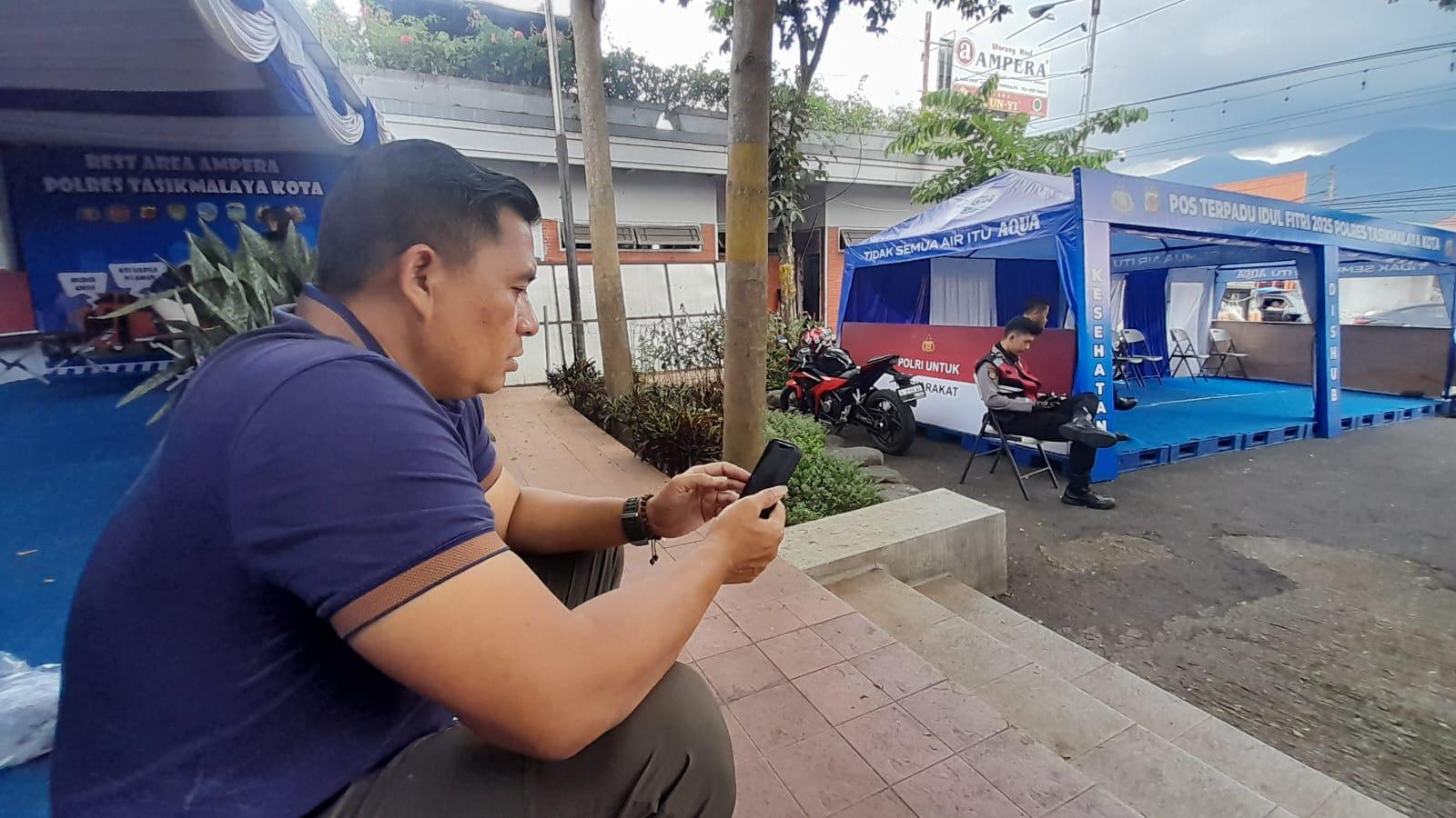 Pengabdian di Hari Raya: Kasat Reskrim Polres Tasikmalaya Kota Tiga Tahun Tak Berlebaran di Rumah, Salurkan Rindu Melalui Video Call