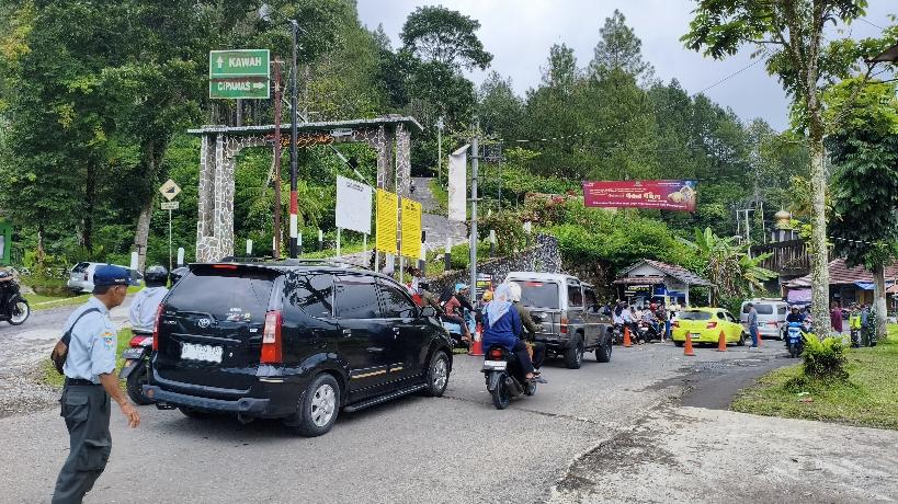Ribuan Wisatawan Kunjungi Cipanas Galunggung Tasikmalaya di Libur Lebaran 2025