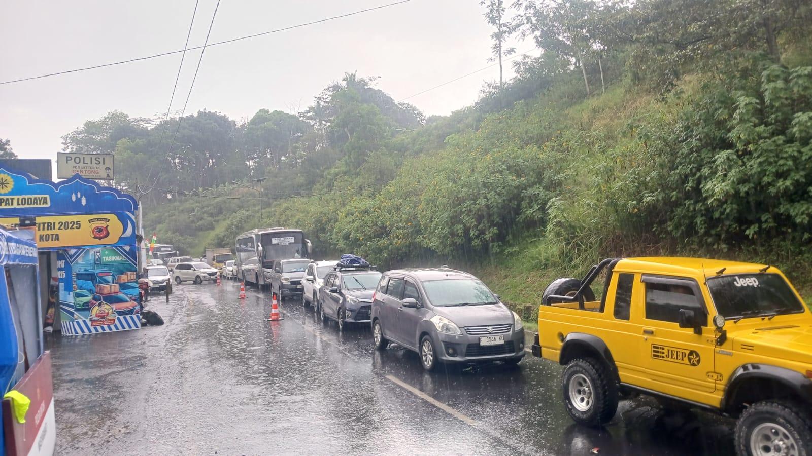 Jalur Gentong Tasikmalaya Padat Merayap di Arus Balik Lebaran 2025