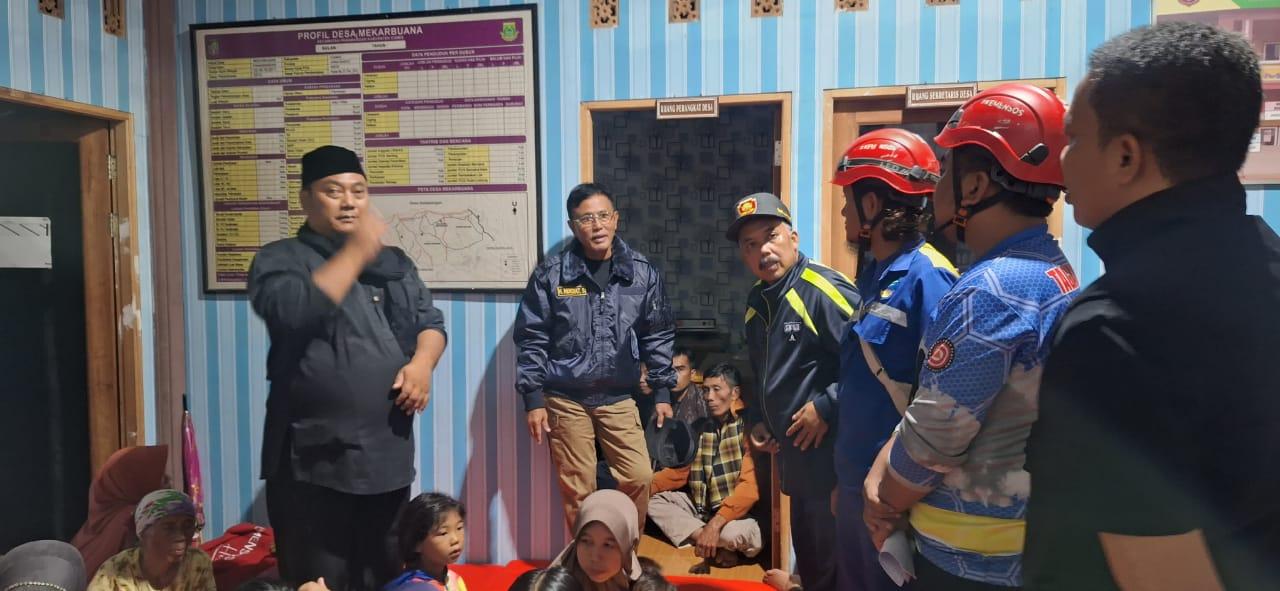 Terdampak Pergerakan Tanah, Ratusan Warga Panawangan Ciamis Ngungsi, Dinsos Salurkan Bantuan