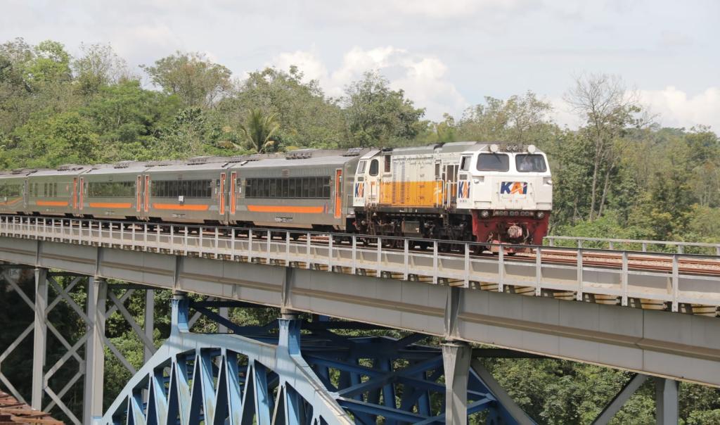 Angkutan Lebaran 2025 Berjalan Sukses, KAI Daop 2 Bandung Layani 828 Ribu Penumpang Tanpa Insiden