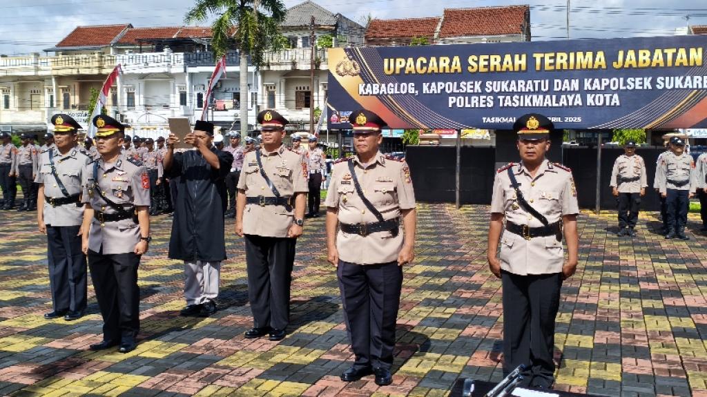 Sertijab Kabaglog, Kapolsek Sukaresik dan Sukaratu Digelar di Mapolres Tasikmalaya Kota, Kapolres: Penyegaran Organisasi