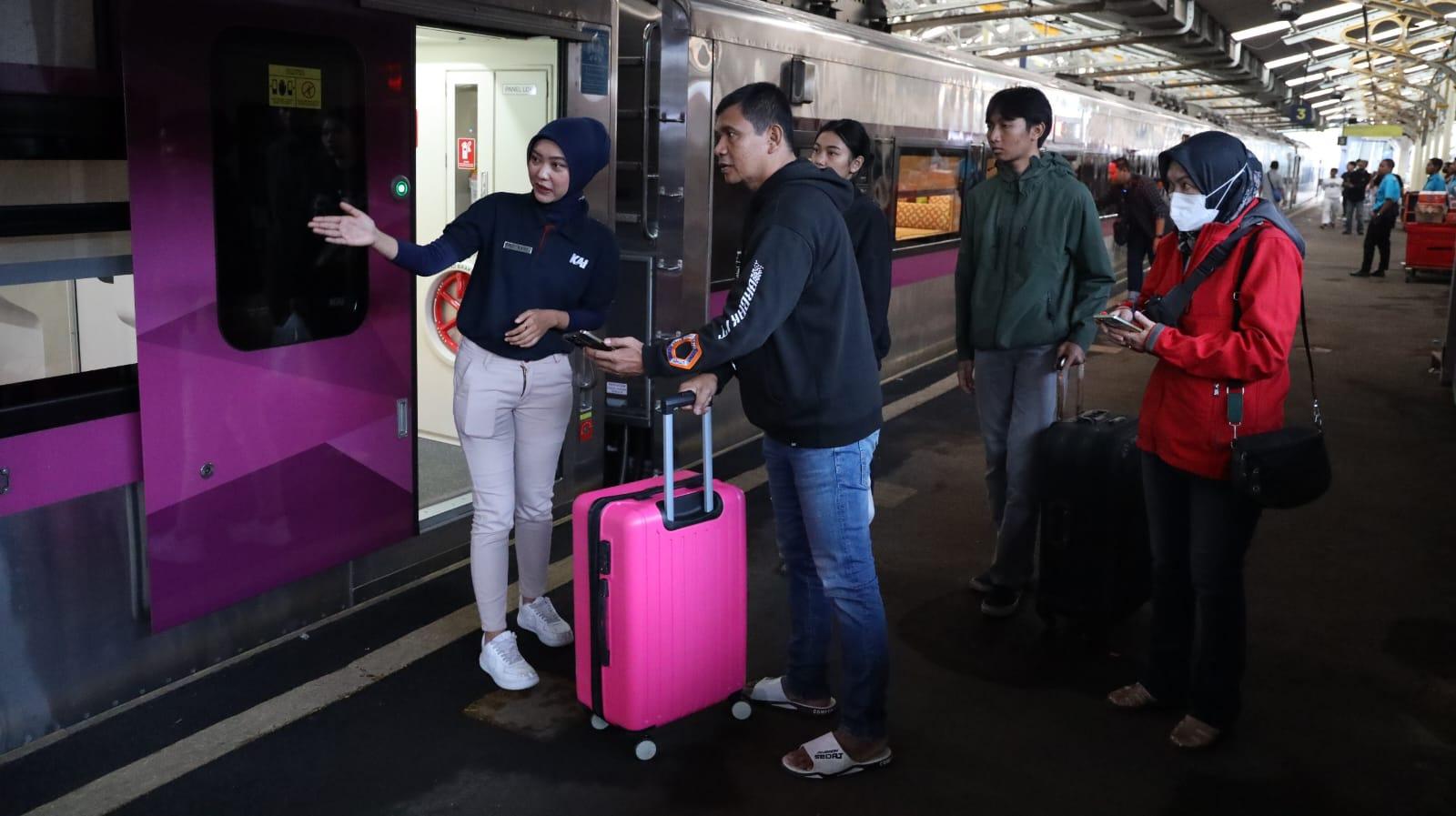 Hadapi Libur Panjang, KAI Daop 2 Bandung Operasikan KA Lodaya Tambahan dan Perluas Kapasitas Tempat Duduk
