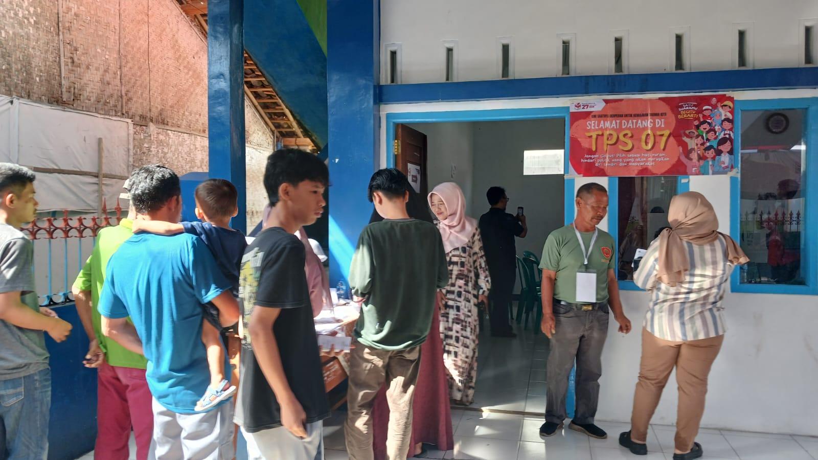 PSU Tasikmalaya Dimulai, Warga Sukahaji Antusias Nyoblos Sejak Pagi