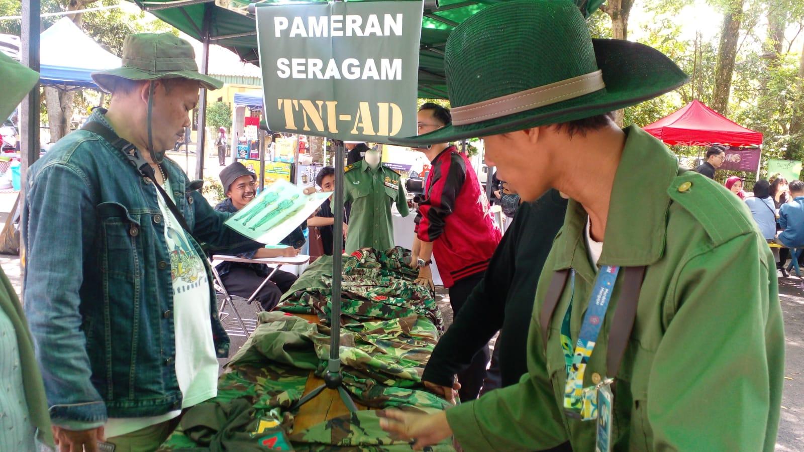 Pameran Seragam TNI dari Masa ke Masa Ramaikan Bazar Dies Natalis ke-27 Unigal Ciamis