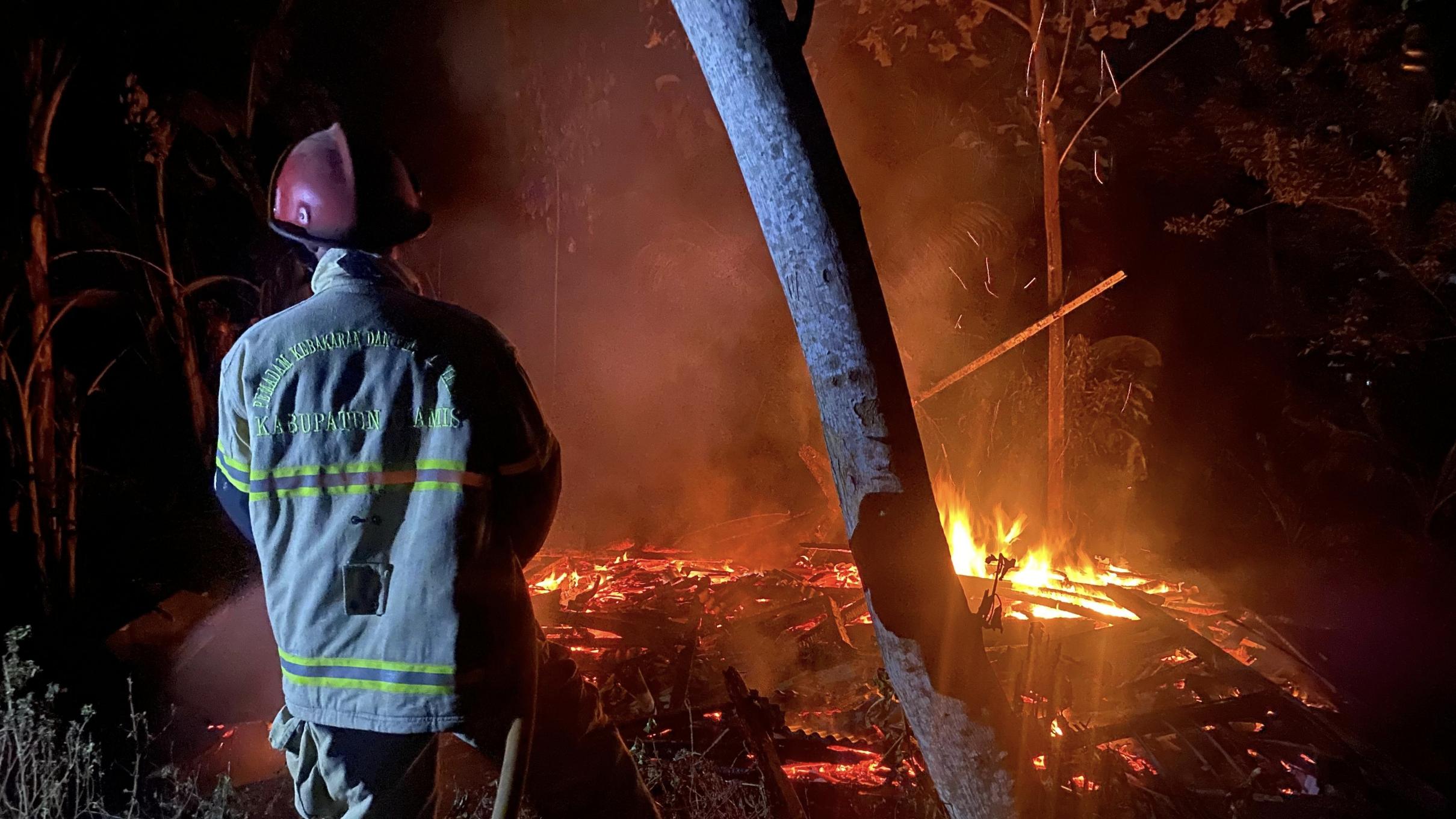 Bakar Sampah Berujung Petaka, Kandang Ayam dan Bebek di Kertahayu Ciamis Hangus Dilalap Api