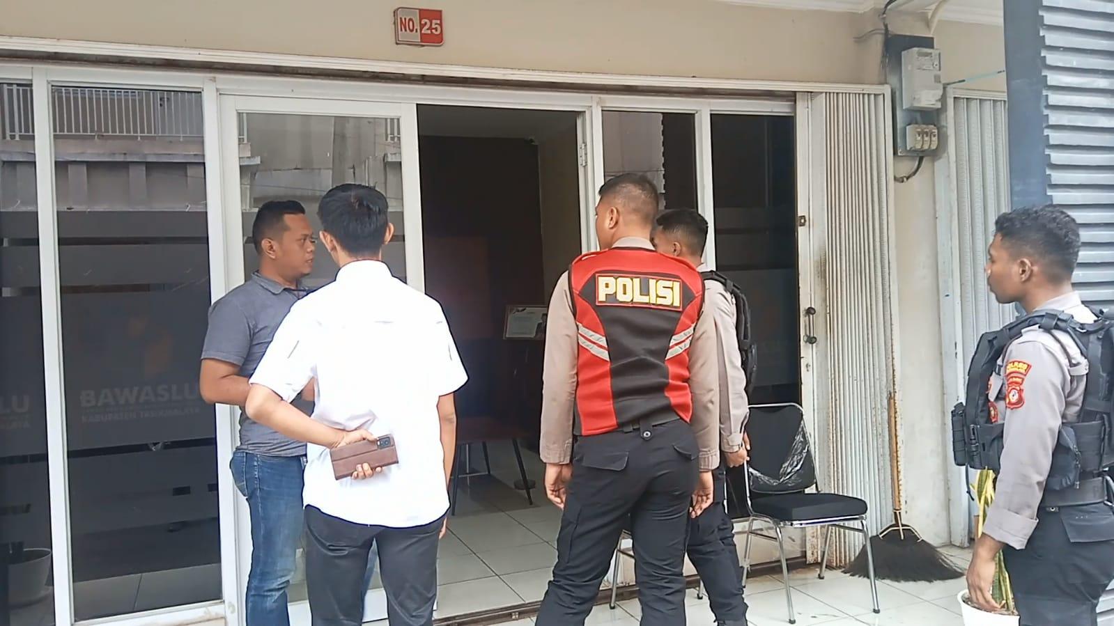 Kantor Bawaslu Kabupaten Tasikmalaya Dirusak OTK