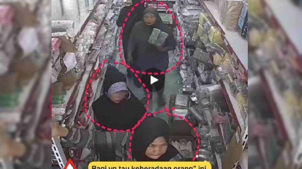 Ini Tampang Emak-Emak Pelaku Pencurian di Toko Bahan Kue di Tasikmalaya yang Terekam CCTV