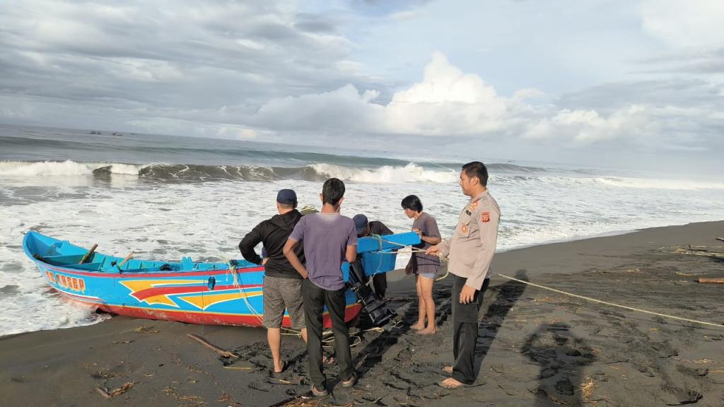 Dramatis! Dihantam Gelombang Tinggi, Nelayan Cipatujah Selamat Setelah Berenang Sejauh 1 Kilometer