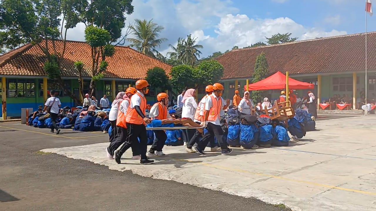 Simulasi Gempa di SMPN 15 Tasikmalaya Bikin Panik, Siswa Berhamburan dan Satu Kelas Terbakar