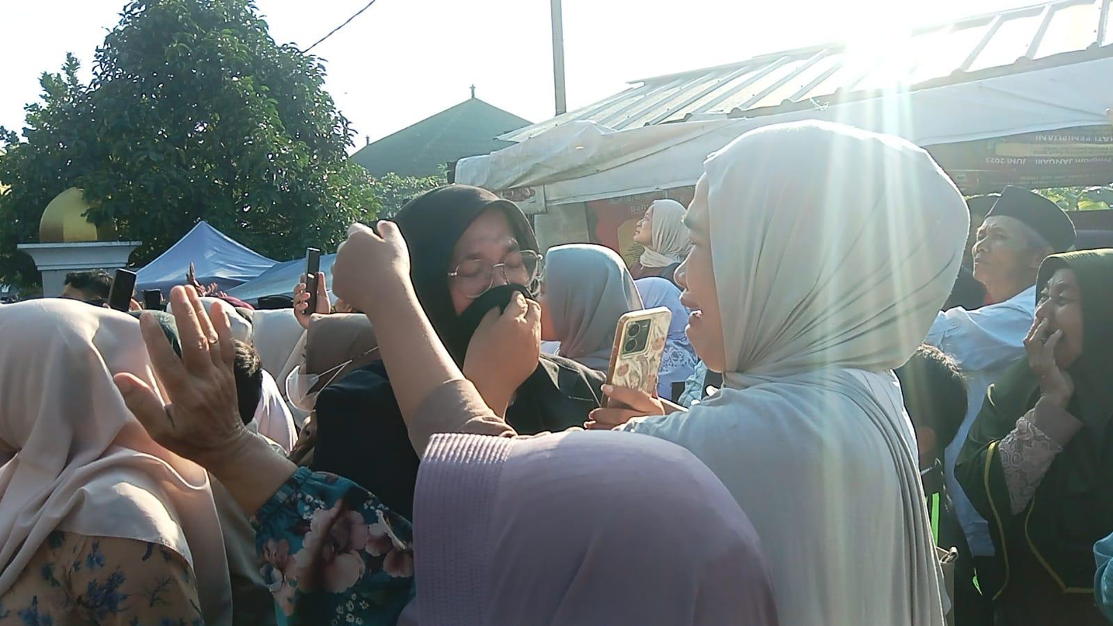 Ratusan Jemaah Haji Asal Kabupaten Tasikmalaya Diberangkatkan, Suasana Haru Warnai Keberangkatan