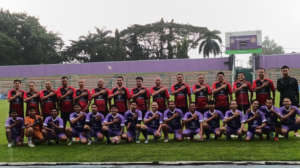 Laga Persahabatan di Bawah Hujan, Polres Ciamis dan Wartawan Jalin Silaturahmi Lewat Sepak Bola