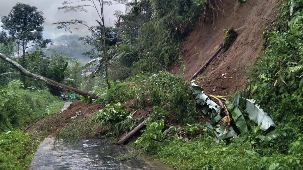 Longsor dan Rumah Roboh Terjadi di Tasikmalaya Utara Akibat Hujan Deras